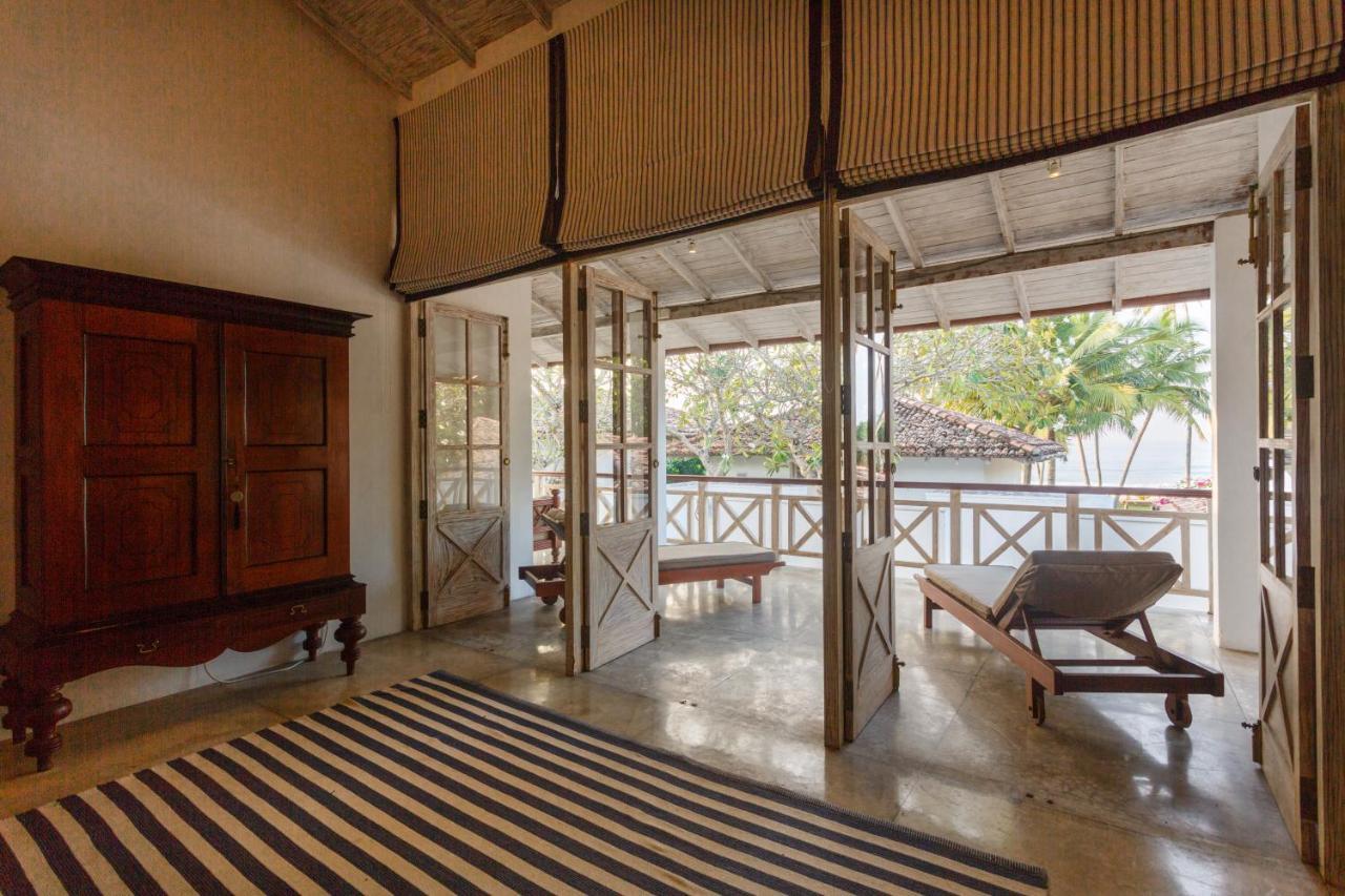 de 2500 m² con 4 habitación/es y 4 baño/s de uso privado, en Zona de Thalpe Habaraduwa Central Exterior foto