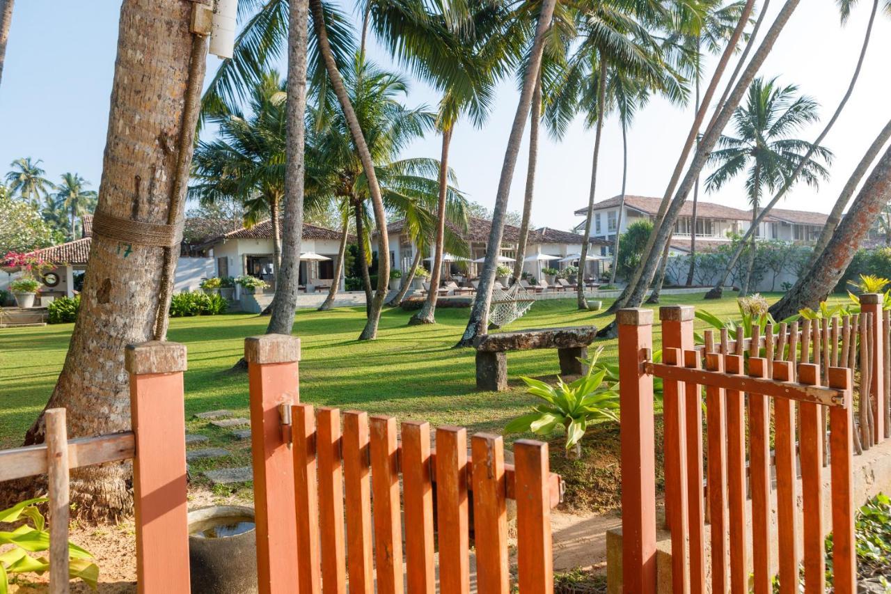 de 2500 m² con 4 habitación/es y 4 baño/s de uso privado, en Zona de Thalpe Habaraduwa Central Exterior foto