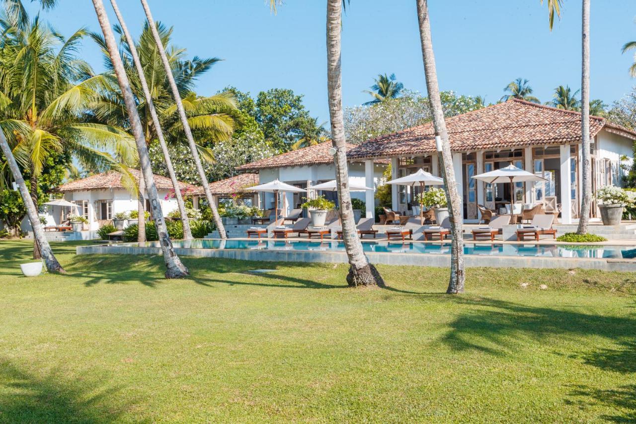de 2500 m² con 4 habitación/es y 4 baño/s de uso privado, en Zona de Thalpe Habaraduwa Central Exterior foto