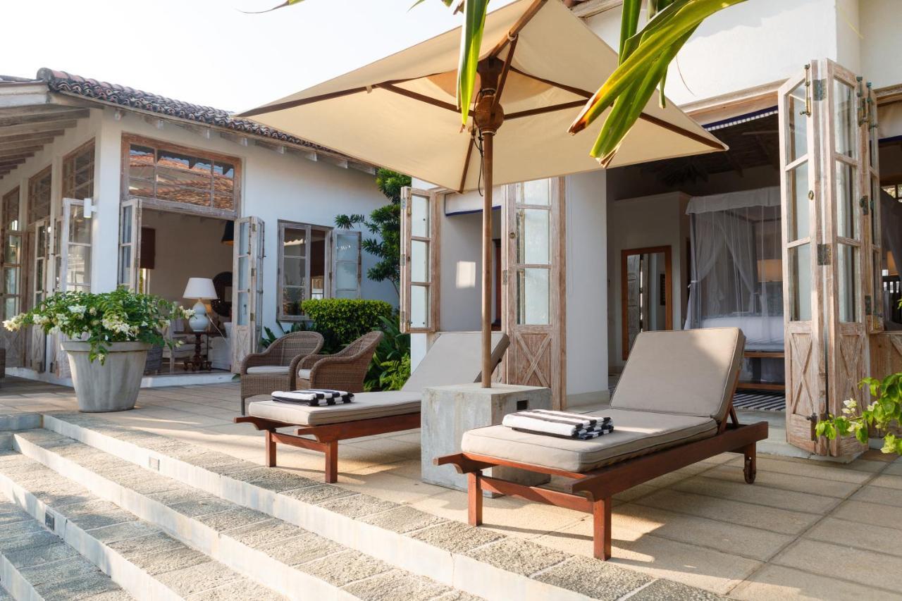 de 2500 m² con 4 habitación/es y 4 baño/s de uso privado, en Zona de Thalpe Habaraduwa Central Exterior foto